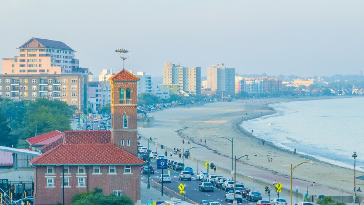 Luxury Transportation from Logan Airport to Revere  Northeastern Limo Services