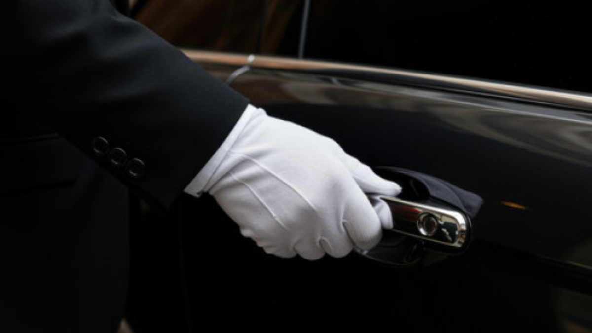 Luxury car service to TF Green Airport with professional chauffeur