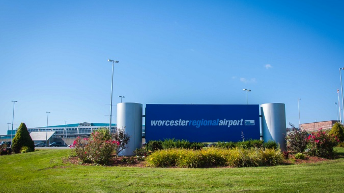 Worcester Airport limo service with luxury car and professional chauffeurs from Boston